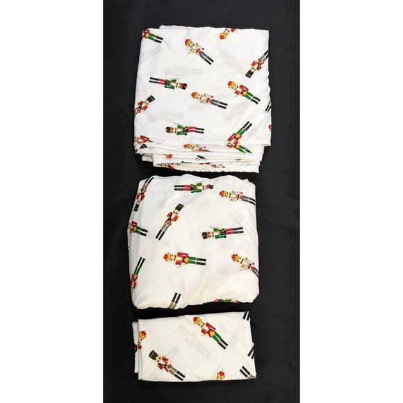 Pottery Barn Holiday Twin size flat & fitted sheets and Pillow Cases. - Picture 4 of 4